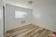 Photo - 877 W Wilson St