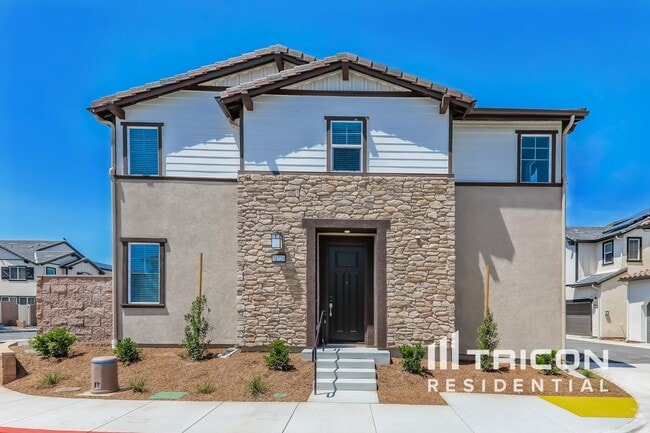 Building Photo - 31729 Luther Dr