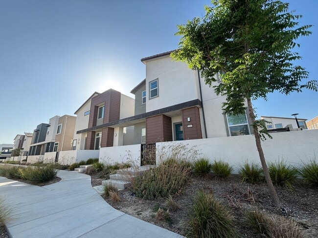 Building Photo - Beautiful 3-Bedroom Home with Solar in Valencia!