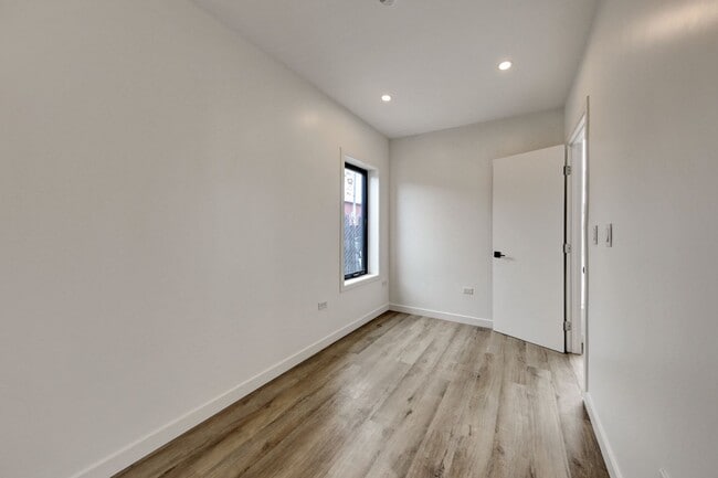 Photo - AMAZING NEW CONSTRUCTION UNIT NEAR DOWNTOWN Unit 2