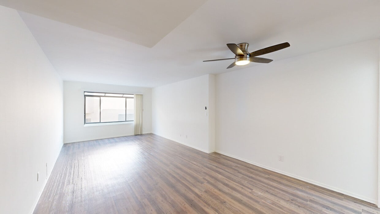 3D Tour - 5045 Woodman Ave