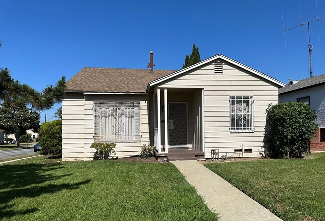 Building Photo - Single Family Home in Westmont For Rent!