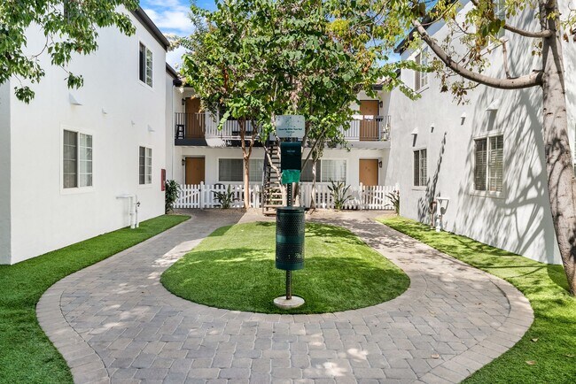 Photo - Twin Pines Apartments