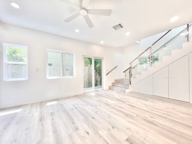 Photo - 2041 Linnington Ave Unit 2041