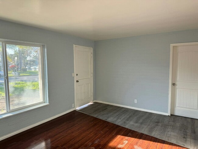 Photo - 3622 Ottawa Ave