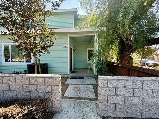 Building Photo - 2132 Unit C