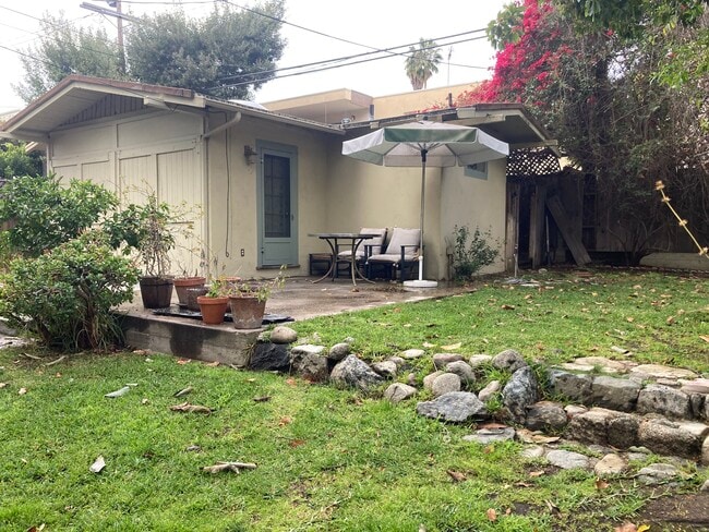 Building Photo - 1547 N Fairfax Ave Unit Garden