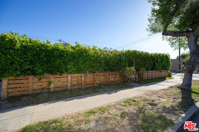 Photo - 4216 W Victory Blvd