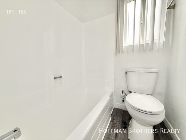 Photo - 14831 Delano St Unit 1