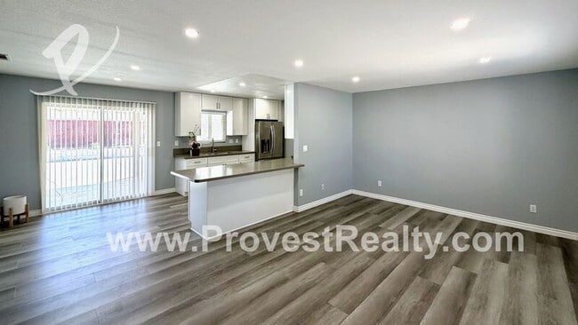 Photo - 10677 Joshua St