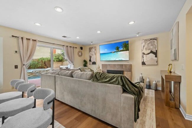 Photo - 2003 Pierce Ct Unit ID1465018P