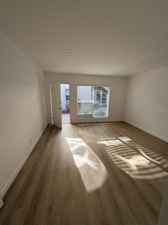 Photo - 940 S Venice Blvd Unit 8