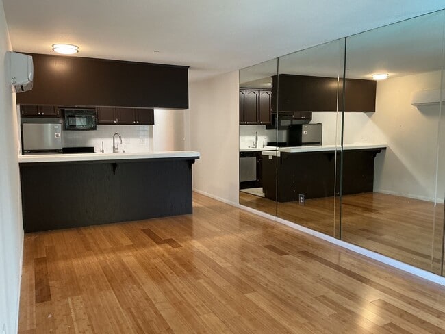 Building Photo - Los Caballeros #212 Unit 212