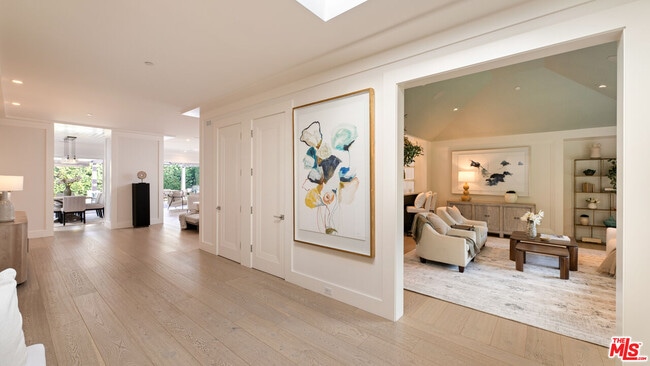 Photo - 720 Amalfi Dr