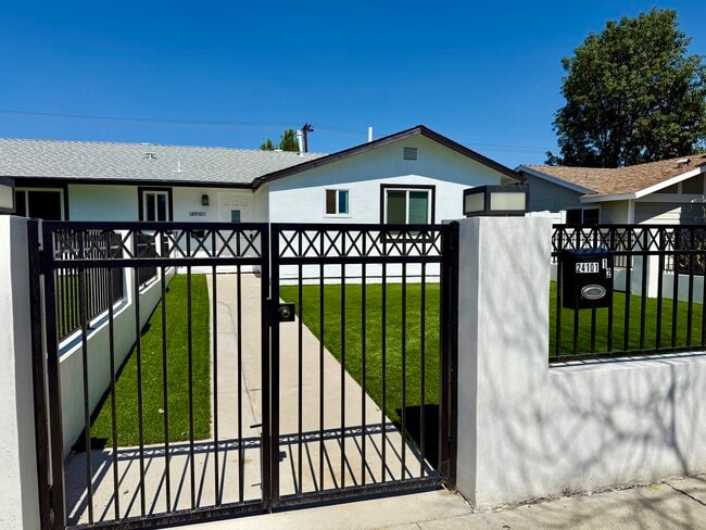 Photo - 24101 Victory Blvd Unit 24101