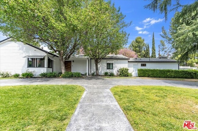 Building Photo - 23009 Leonora Dr Rental