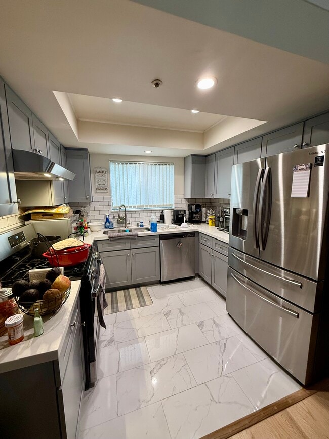Kitchen - 1247 E Wilson Ave Unit 14
