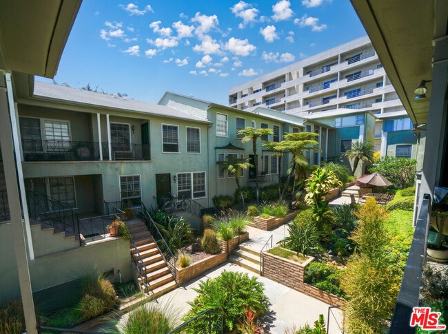 Building Photo - 8551 Holloway Dr Unit 1