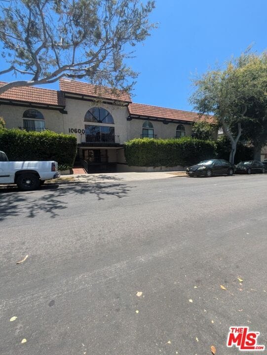 Building Photo - 10600 Holman Ave