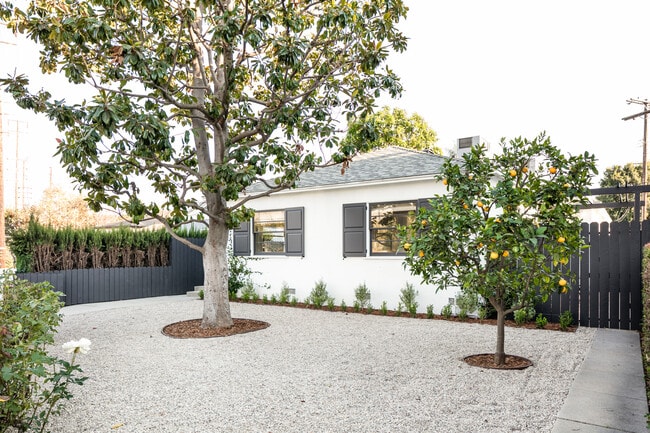 lovely quiet neighborhood - 11112 Exposition Blvd Unit 11112