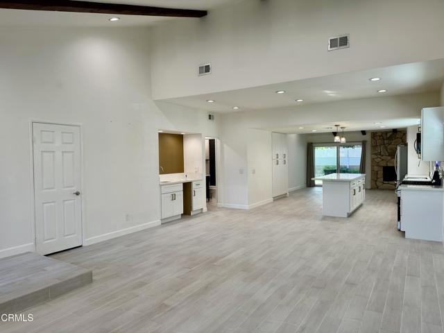 Photo - 20746 Schoenborn St