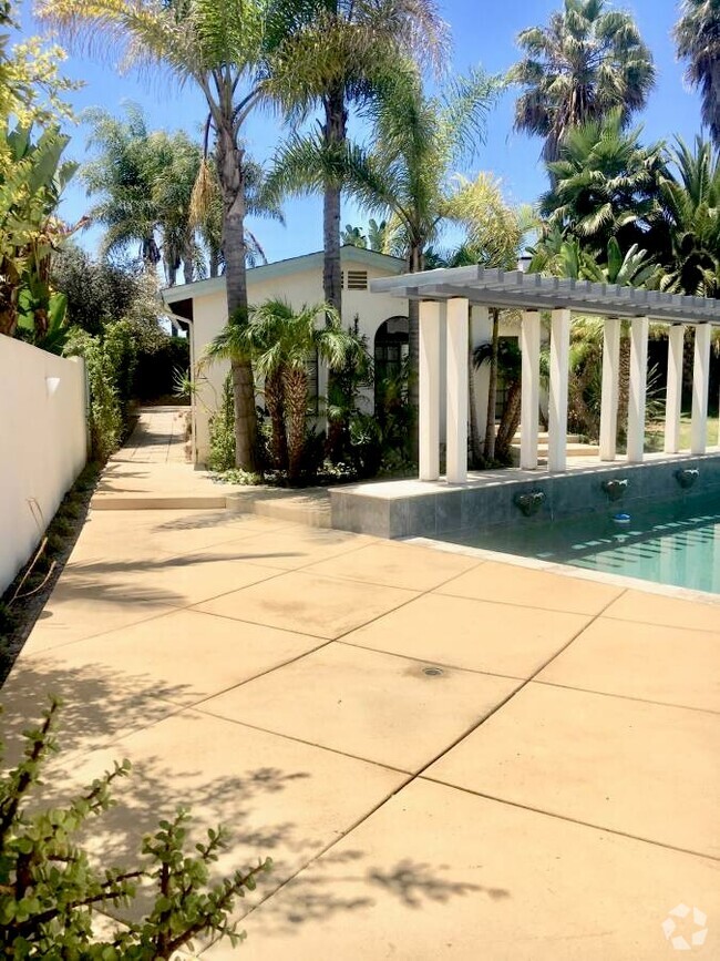 Building Photo - 5932 Soledad Mountain Rd Unit Guest House