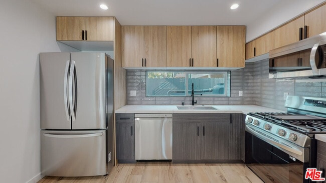 Photo - 16010 Cantlay St Unit 2