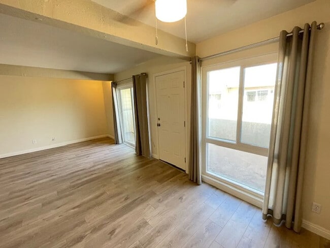 Photo - 107 Oval Rd Unit #4