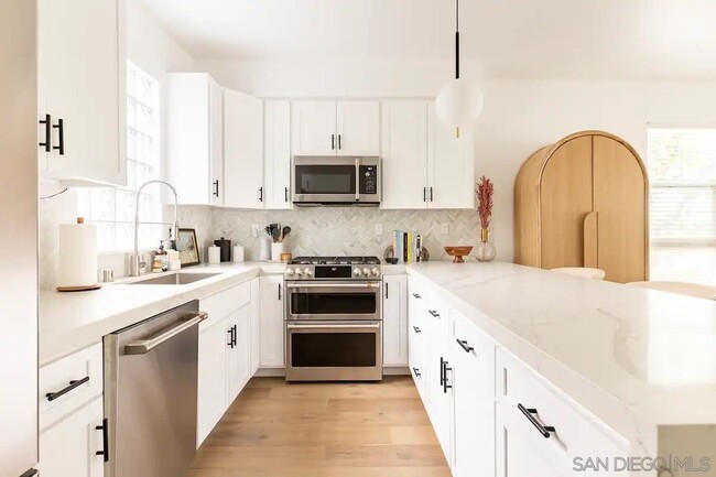 Building Photo - 5437 Lauretta St Unit B Rental