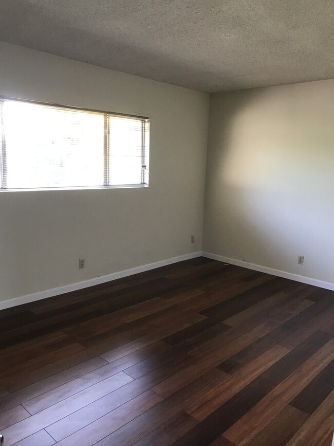 Photo - SPACIOUS Upper 2 bedroom unit, Bellflower -- CALL US TODAY!! Unit 00010215