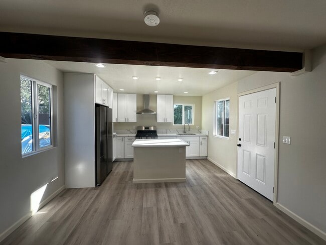 Photo - 1720 S Maple St