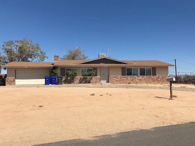 Building Photo - 3 BEDROOM APPLE VALLEY HOME