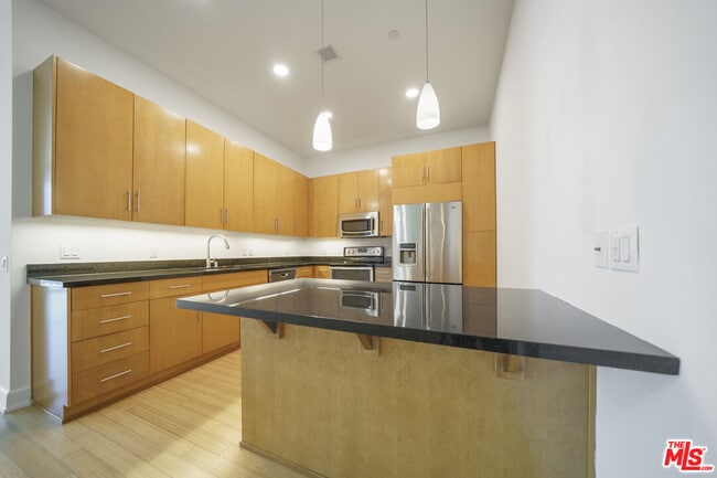 Photo - 3223 W 6th St Unit 605