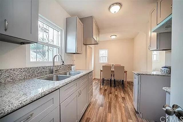Photo - 803 E 89th St