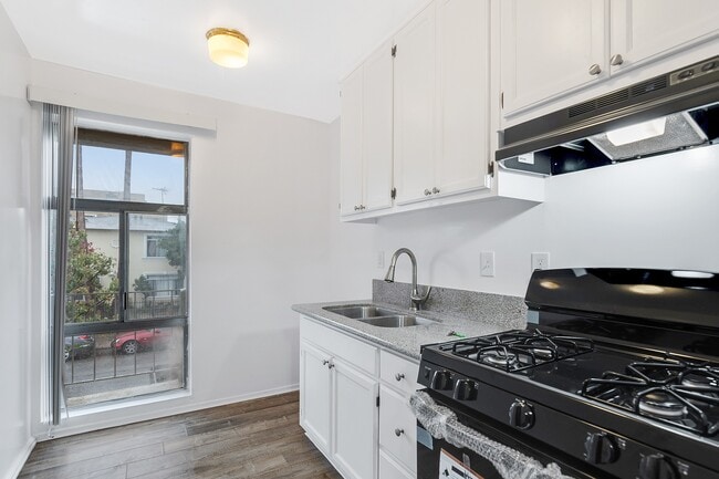 Photo - 1215 N McCadden Pl