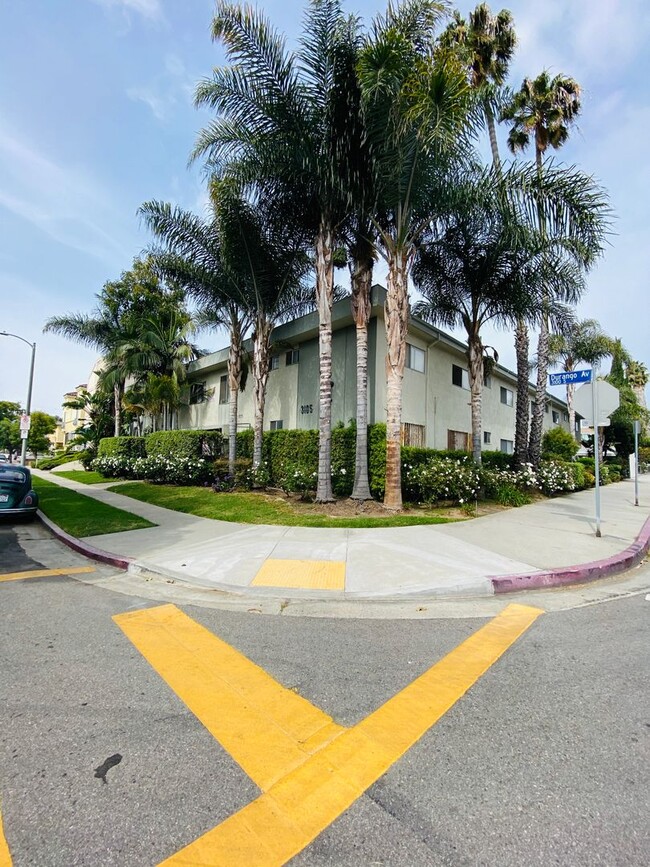 Building Photo - Durango Unit 3