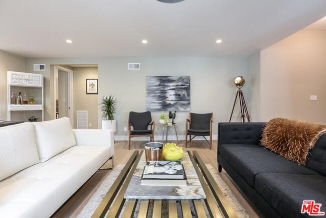 Photo - 9016 Dicks St