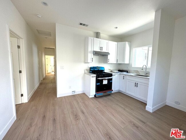 Photo - 1220 W 25th St