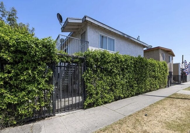 Photo - 11116 S Figueroa St