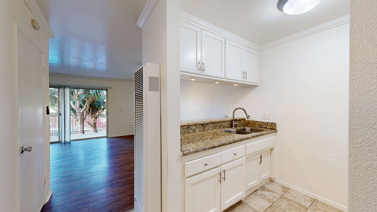3D Tour - 3320 Redondo Beach Blvd.