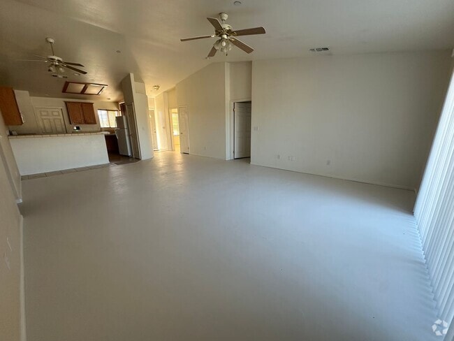 Building Photo - 4 bedrooms close to Joshua Tree National P... Rental