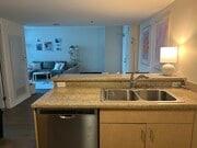 Photo - 425 W Beech St
