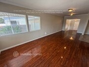 Photo - 751 E 104th St