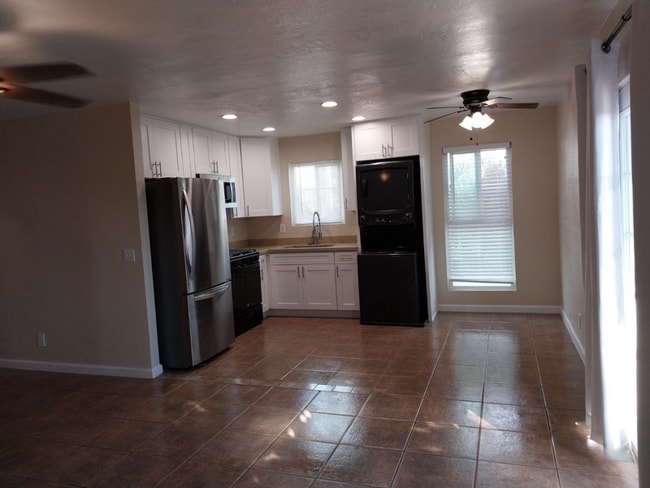 Photo - 813 N Carey Rd