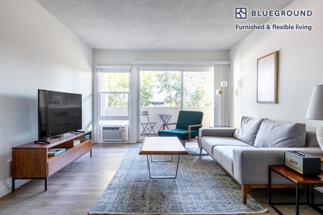 Photo - 219 S Barrington Ave Unit FL3-ID341