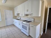 Kitchen - 318 W Cypress Ave