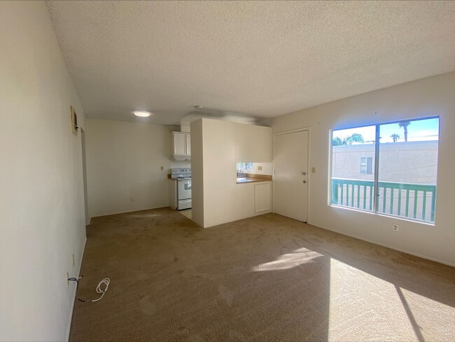Photo - GREAT PB LOCATION! On Site Laundry! Spacious Bedroom! Unit 1740 Missouri St