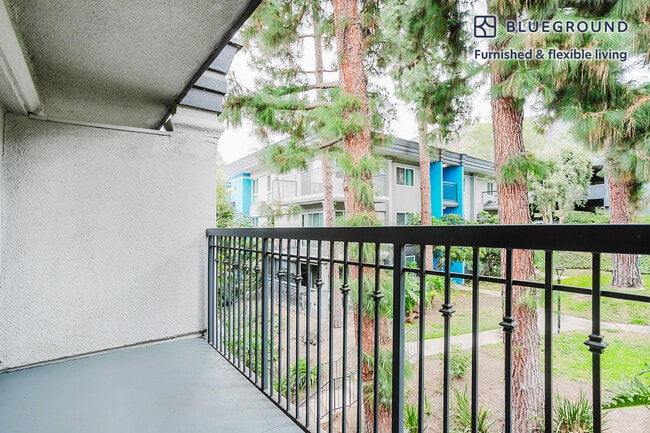 Photo - 3690 Barham Blvd Unit FL3-ID1272