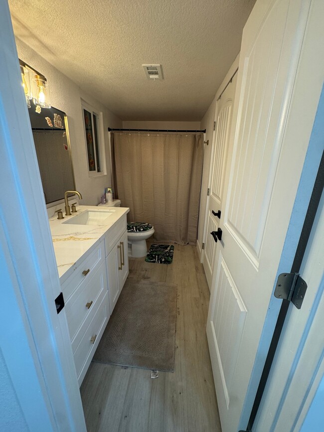 Photo - 1565 Joanne St