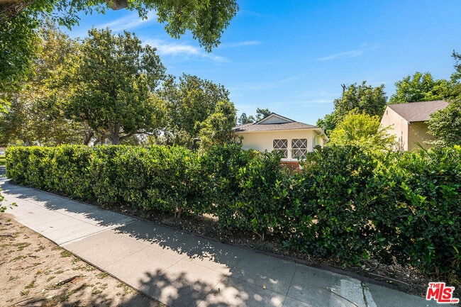 Photo - 1400 W Clark Ave